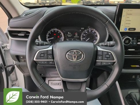 Used 2023 Toyota Highlander XLE AWD/4WD image 14