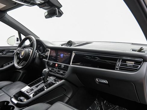 Used 2024 Porsche Macan AWD/4WD image 11