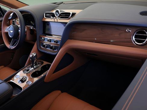New 2026 Bentley Bentayga AWD/4WD image 2