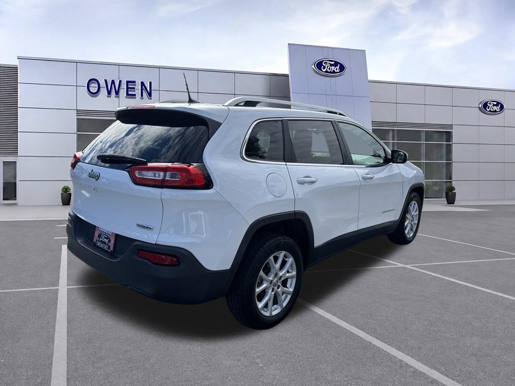Used 2018 Jeep Cherokee Latitude w/ Cold Weather Group FWD image 5