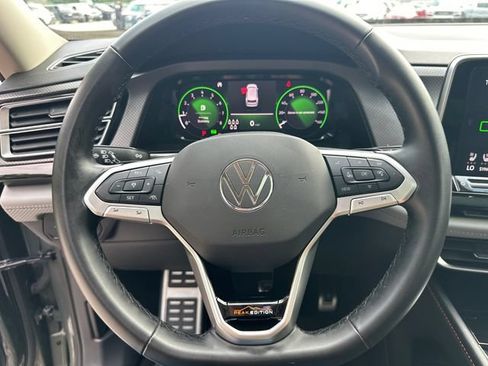 Used 2025 Volkswagen Atlas Peak Edition SE AWD/4WD image 29