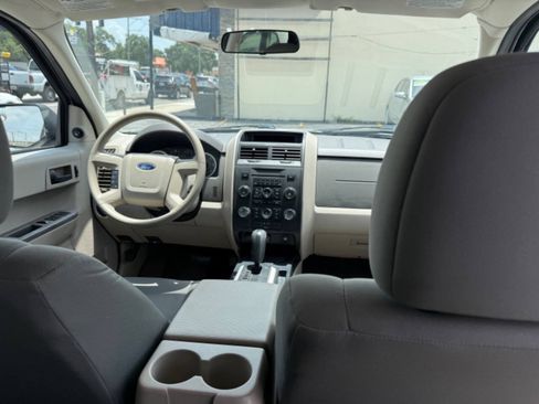 Used 2010 Ford Escape XLS AWD/4WD image 14