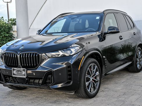Used 2024 BMW X5 xDrive40i w/ M Sport Package AWD/4WD image 5