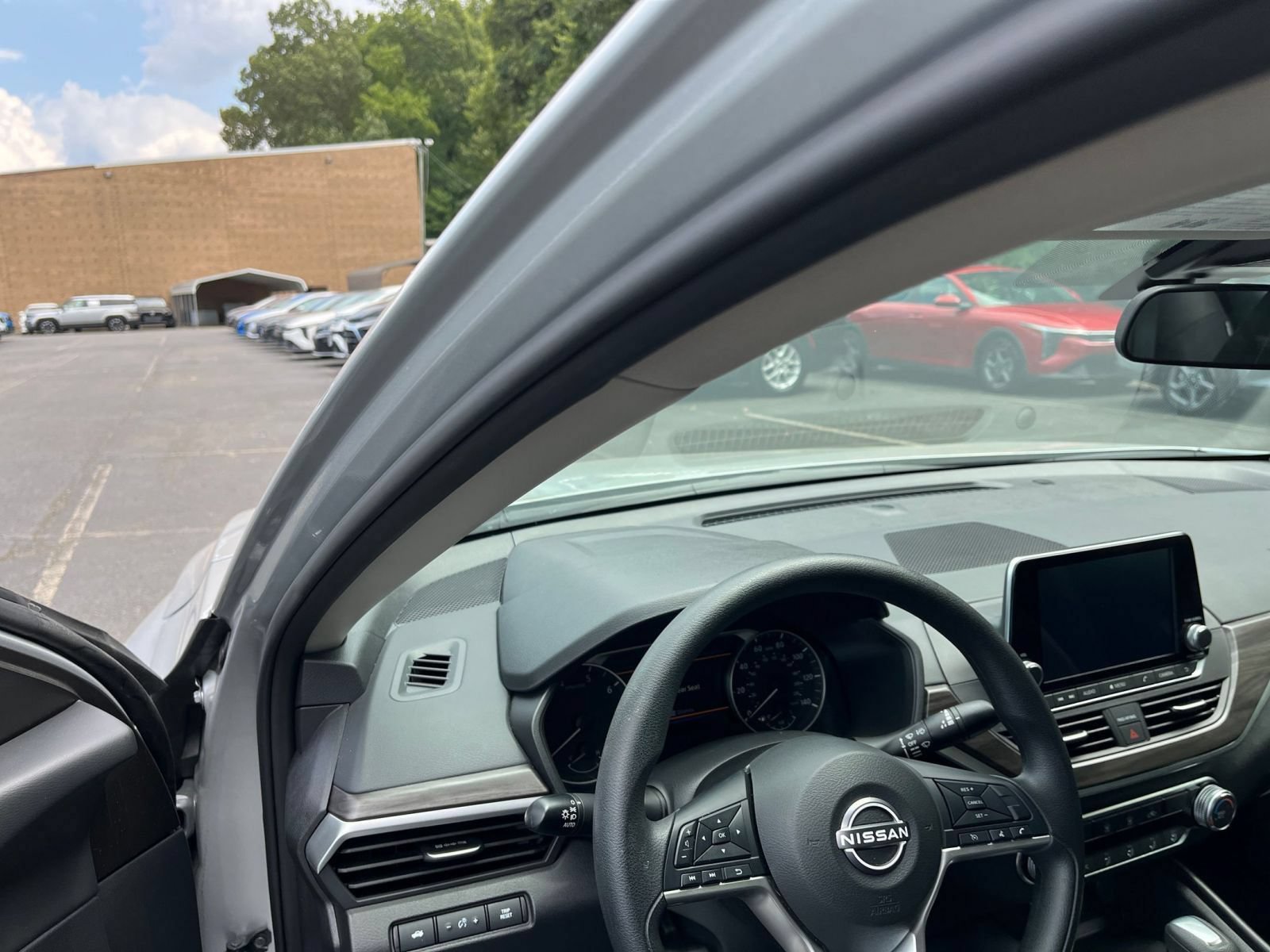 Used 2026 Nissan Altima 2.5 SV FWD image 37