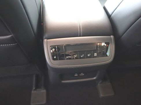 Used 2022 Nissan Pathfinder SL AWD/4WD image 24