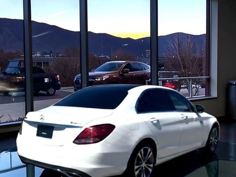 Used 2016 Mercedes-Benz C 300 4MATIC Sedan image 5