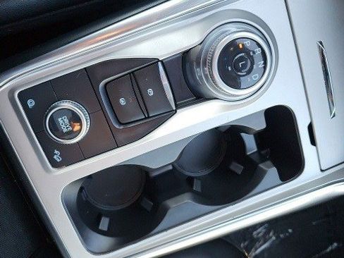 Used 2022 Ford Explorer XLT w/ Equipment Group 202A image 24