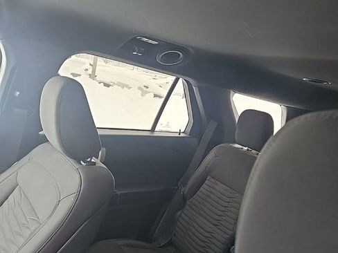 Used 2020 Ford Explorer XLT image 3