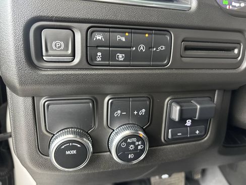 Used 2022 GMC Yukon XL SLT w/ SLT Luxury Package RWD image 18