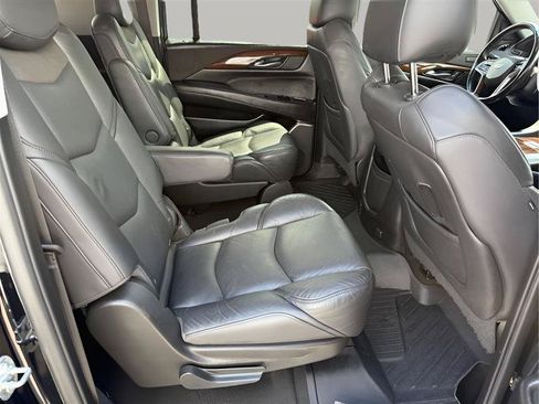 Used 2019 Cadillac Escalade ESV Luxury RWD image 38