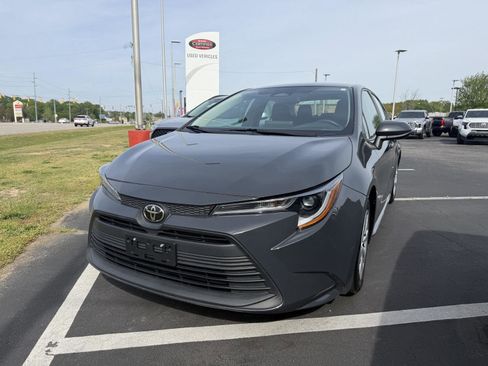 Used 2023 Toyota Corolla LE FWD image 3