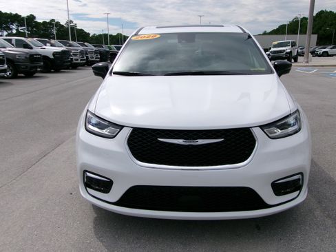 New 2026 Chrysler Pacifica Select image 6