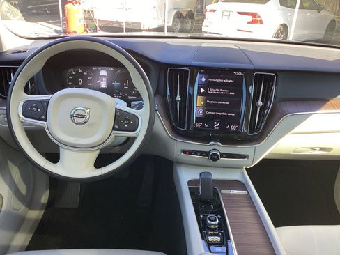 Certified 2021 Volvo XC60 T8 Inscription Expression w/ Climate Package image 30