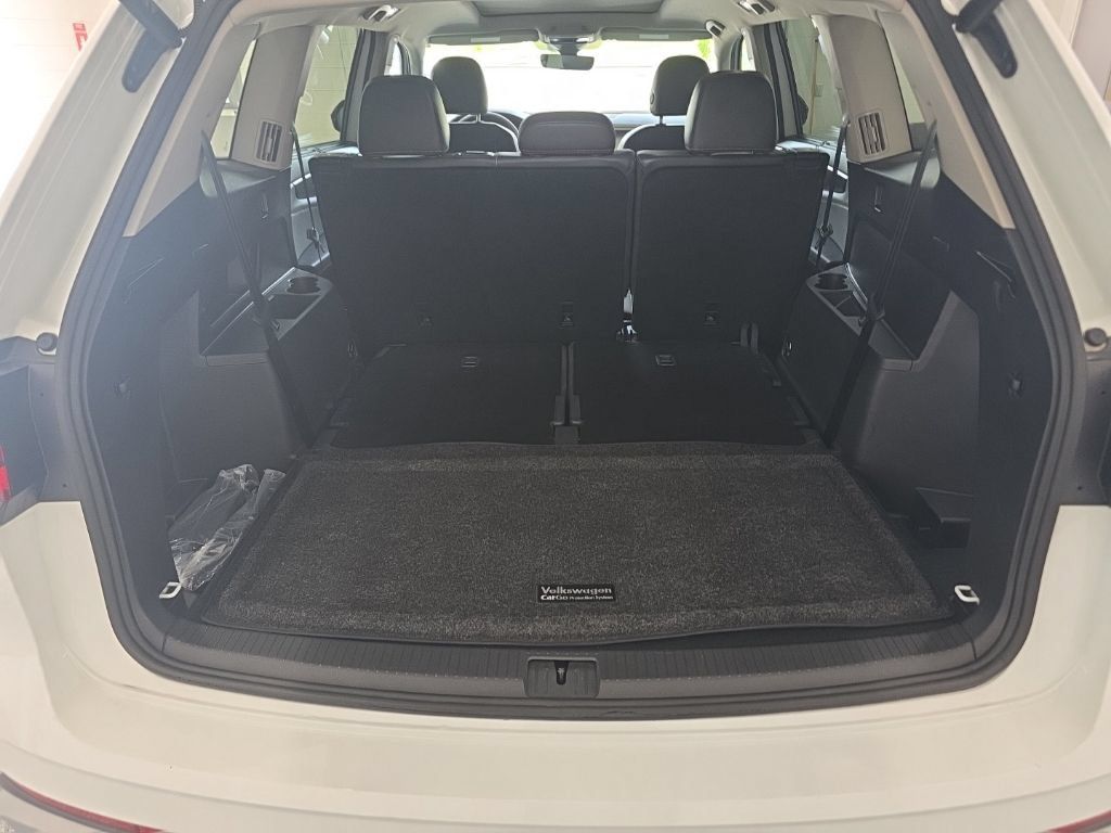 Certified 2024 Volkswagen Atlas Peak Edition SE AWD/4WD image 17
