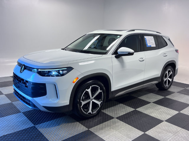 Certified 2026 Volkswagen Tiguan SE FWD image 3