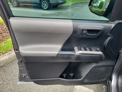 Used 2021 Toyota Tacoma SR5 RWD image 13