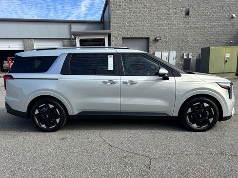 New 2026 Kia Carnival EX image 2