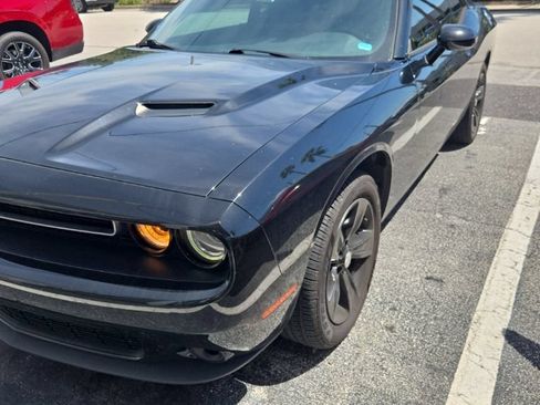 Used 2019 Dodge Challenger SXT RWD image 1