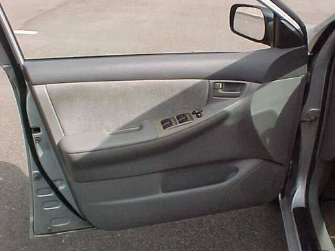 Used 2005 Toyota Corolla LE FWD image 16