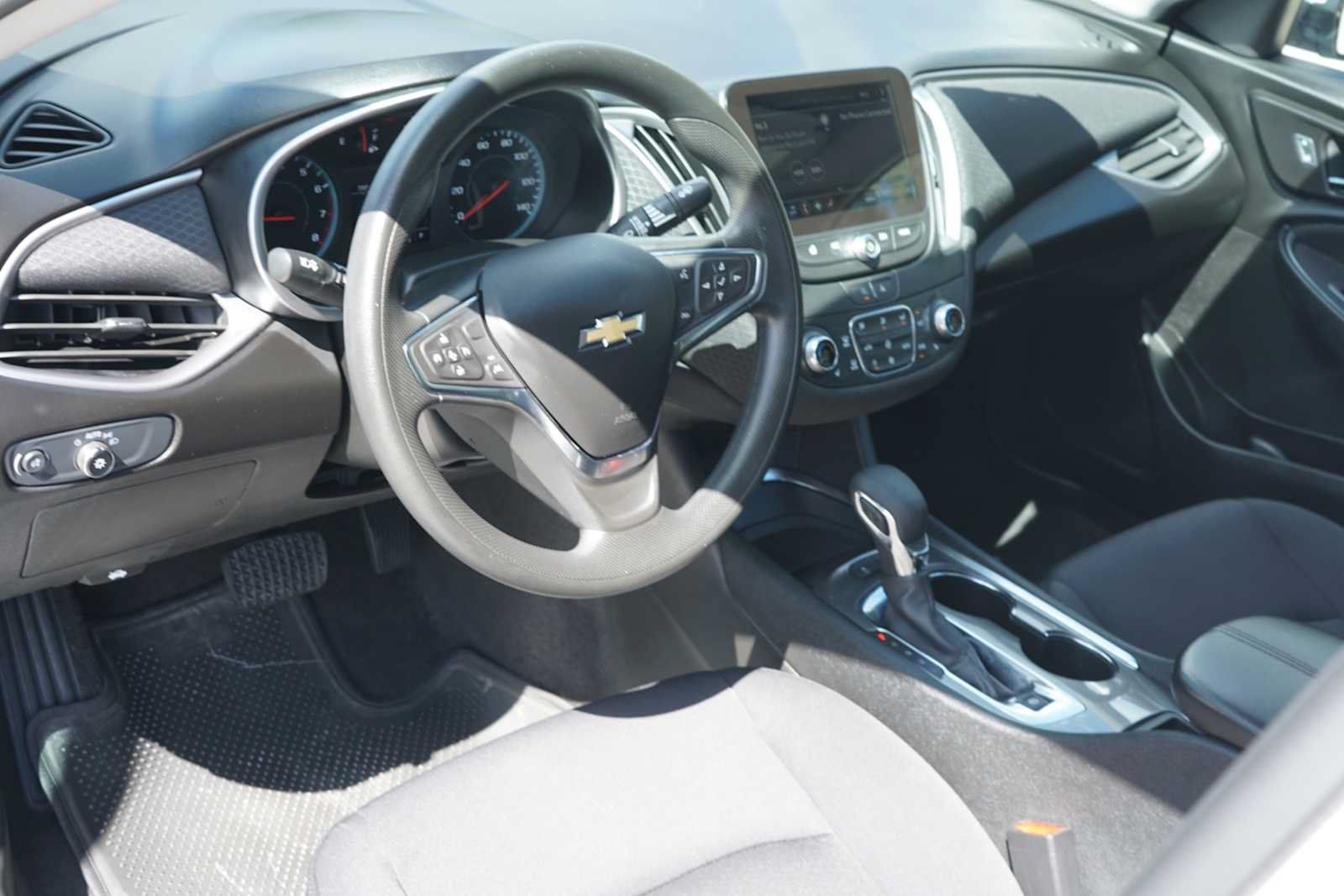 Used 2025 Chevrolet Malibu LT FWD image 7