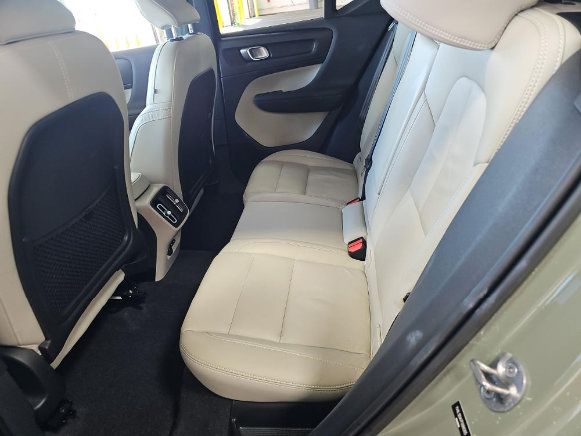 Used 2023 Volvo XC40 B5 Ultimate w/ Protection Package Premier AWD/4WD image 9