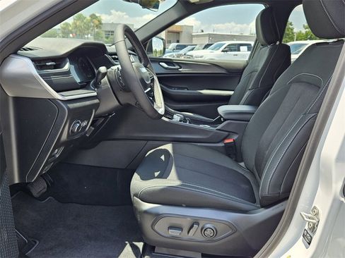 New 2025 Jeep Grand Cherokee L Laredo w/ Luxury Tech Group I image 10