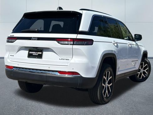 Used 2023 Jeep Grand Cherokee Limited AWD/4WD image 2