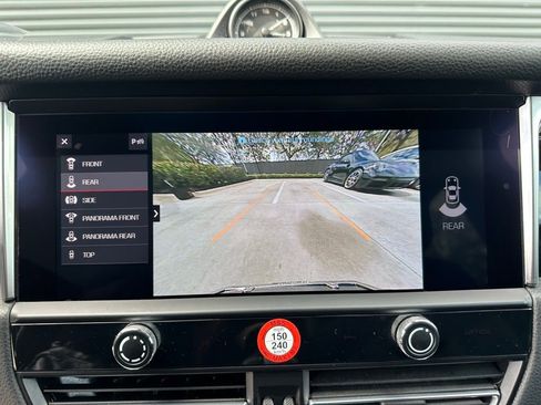 Certified 2023 Porsche Macan image 31