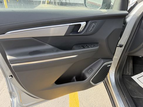 Used 2025 Buick Enclave Preferred image 14