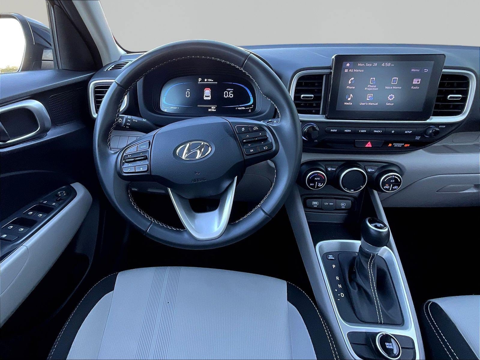 Used 2025 Hyundai Venue SEL FWD image 8