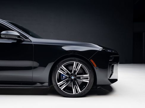 Used 2023 BMW i7 xDrive60 w/ Executive Package 2 image 37