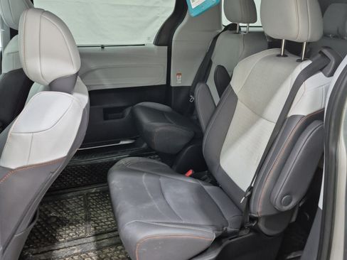 Used 2023 Toyota Sienna XSE AWD/4WD image 12