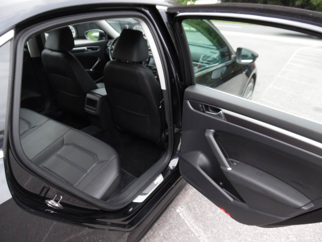 Used 2017 Volkswagen Passat 1.8T R-Line FWD image 19