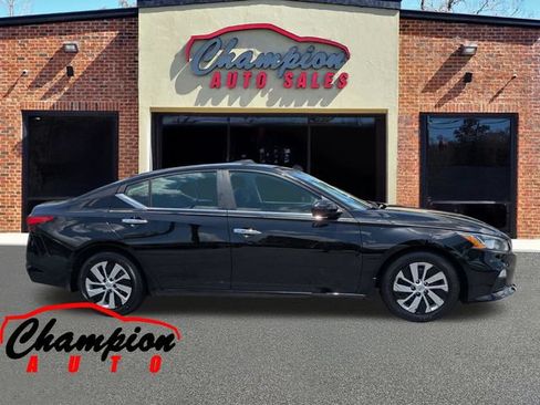 Used 2019 Nissan Altima 2.5 S FWD image 3