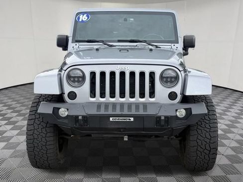 Used 2016 Jeep Wrangler Unlimited Sahara w/ Connectivity Group AWD/4WD image 6