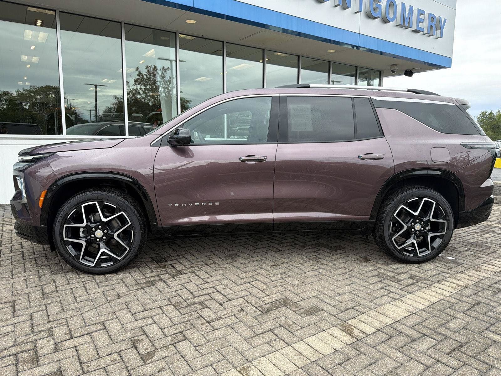 Used 2026 Chevrolet Traverse High Country w/ LPO, Floor Liner Package AWD/4WD image 2