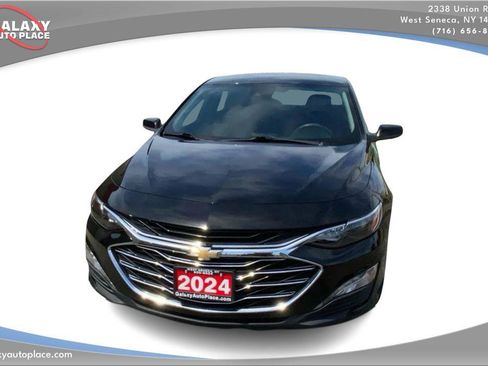 Used 2024 Chevrolet Malibu LT FWD image 2