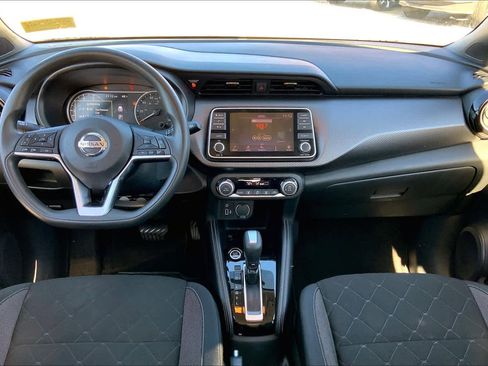 Used 2018 Nissan Kicks SV image 13