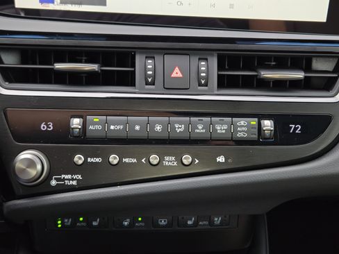 New 2025 Lexus ES 350 Ultra Luxury image 14