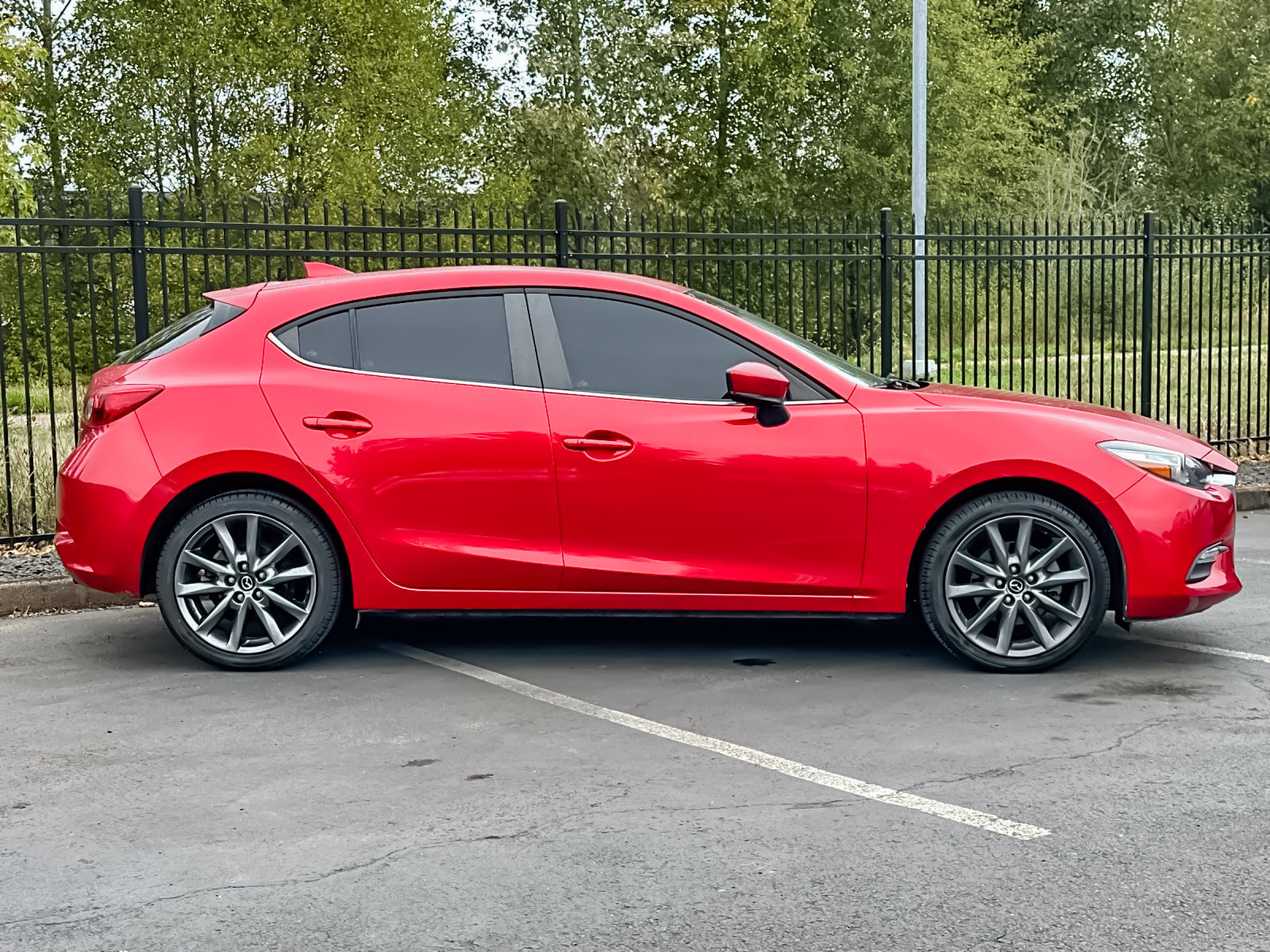 Used 2018 MAZDA MAZDA3 Touring FWD image 3