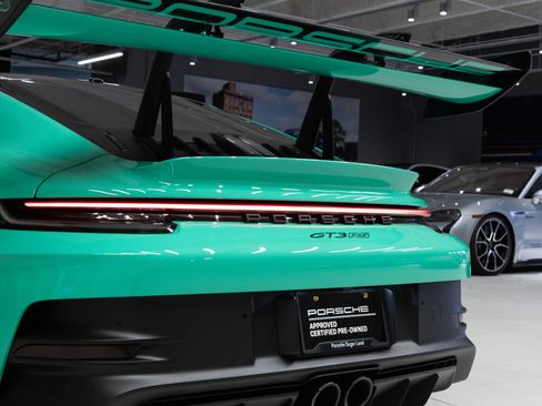 Certified 2025 Porsche 911 GT3 RS w/ Weissach Package RWD image 33