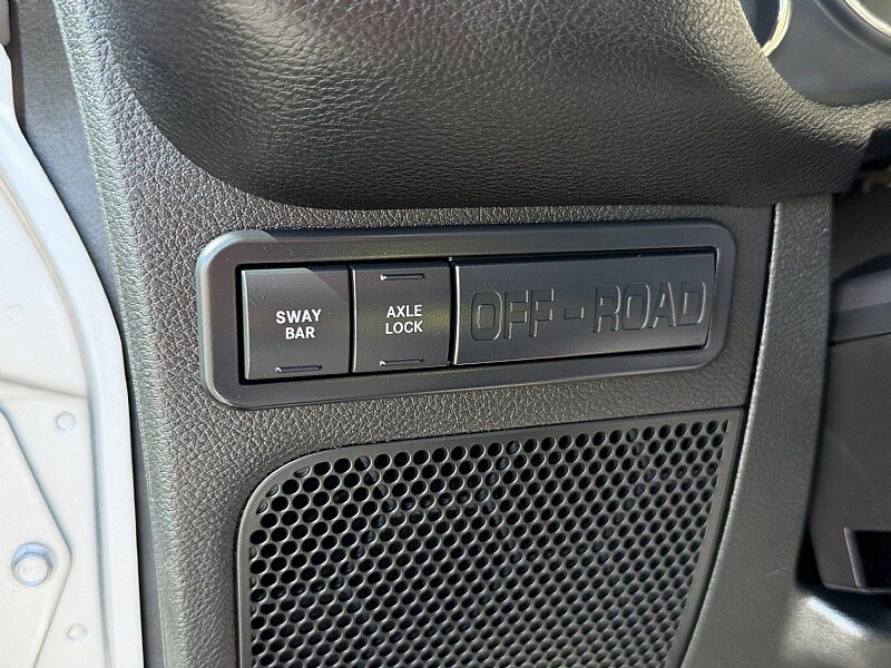 Used 2015 Jeep Wrangler Unlimited Rubicon w/ Connectivity Group AWD/4WD image 24