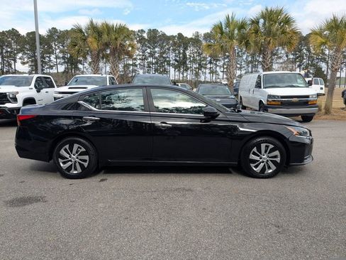 Used 2023 Nissan Altima 2.5 SV image 3