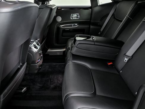 Used 2017 Rolls-Royce Ghost image 25