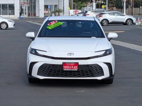 Used 2025 Toyota Camry SE FWD image 2