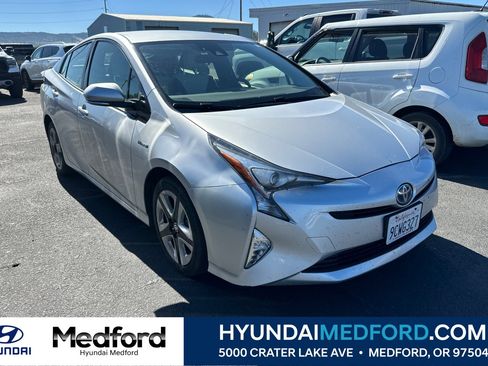 Used 2016 Toyota Prius Three Touring FWD image 1