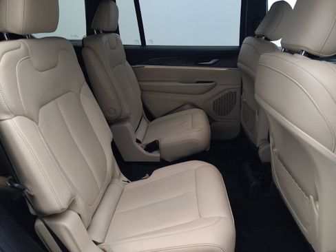 Used 2023 Jeep Grand Cherokee L Limited AWD/4WD image 19