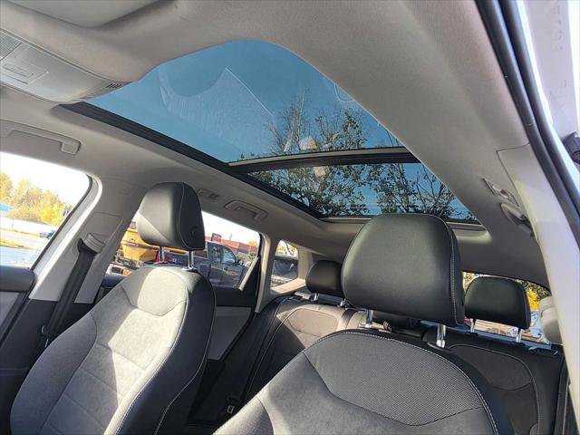 Used 2022 Volkswagen Taos SE FWD image 22