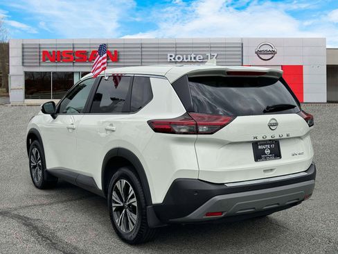 Used 2023 Nissan Rogue SV image 4