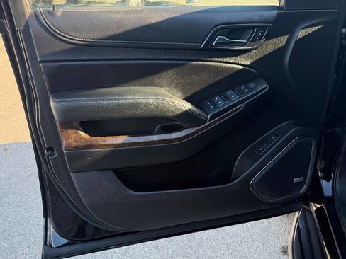 Used 2018 Chevrolet Suburban LT image 21